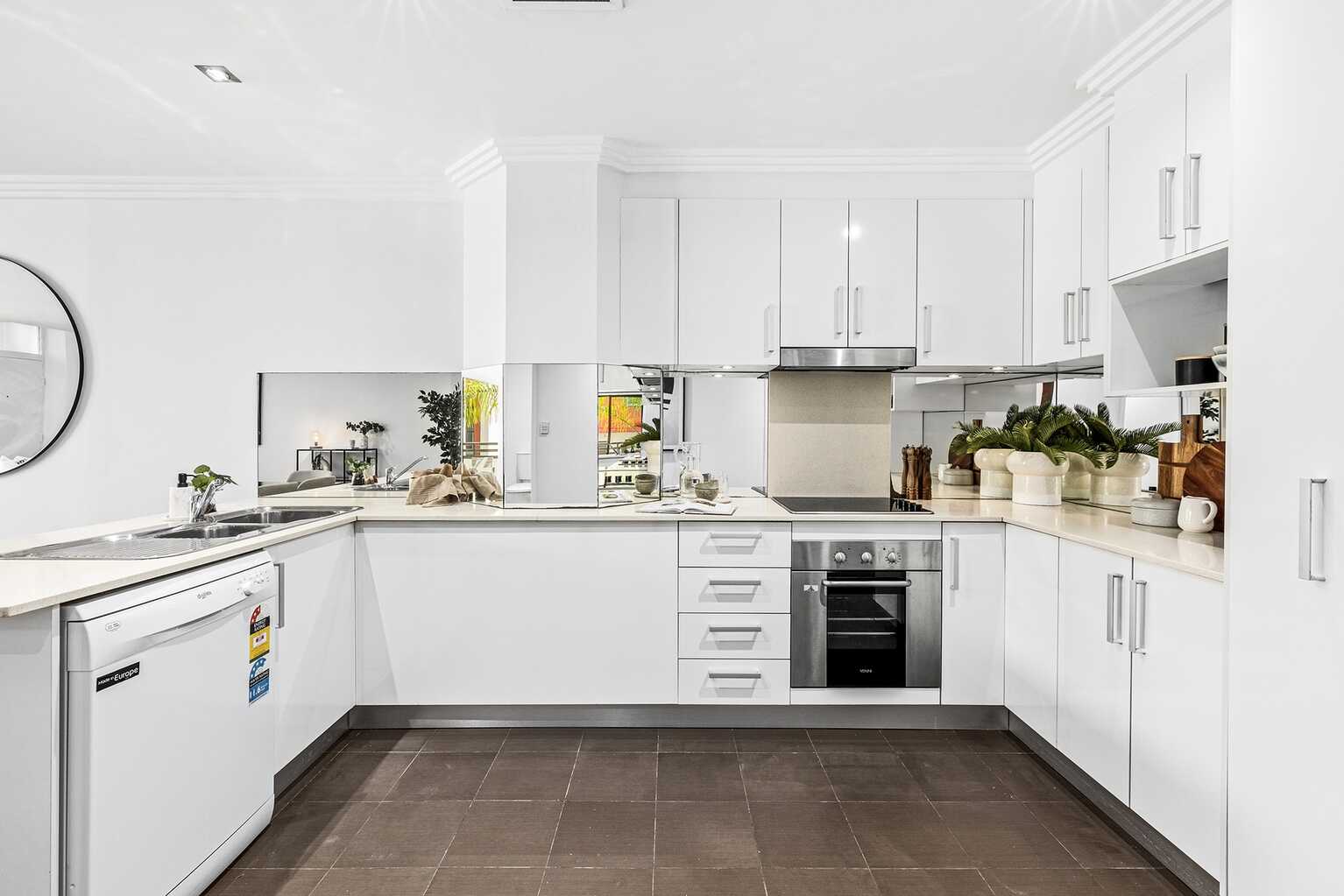 11/26-34 McElhone Street Woolloomooloo