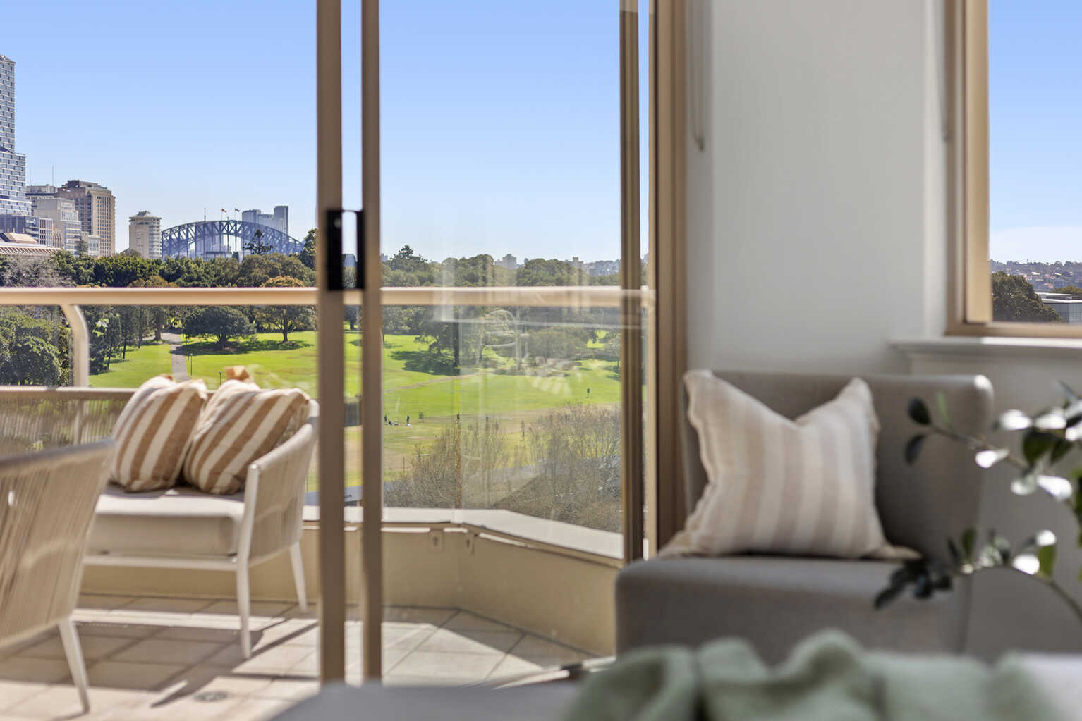 1005/63 Crown Street Woolloomooloo 1005/63 Crown Street Woolloomooloo