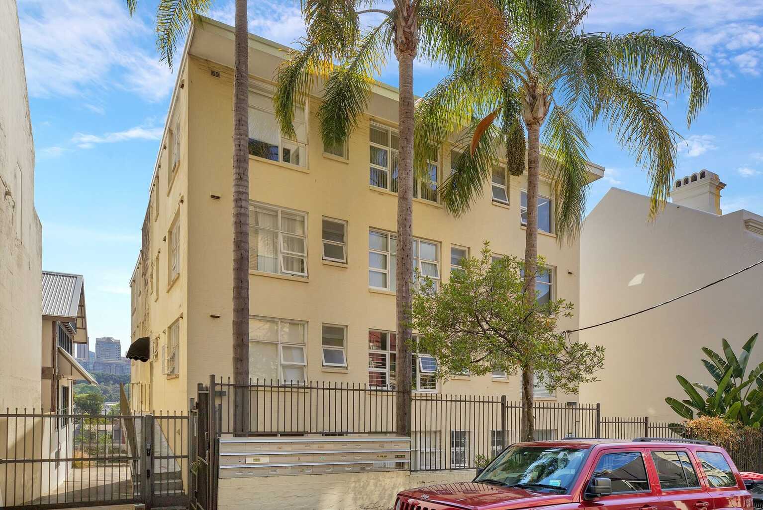 13/147 Brougham Street Woolloomooloo