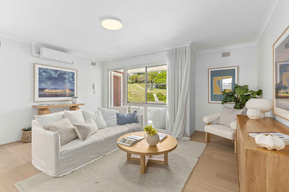 9/4 Carr Street Coogee