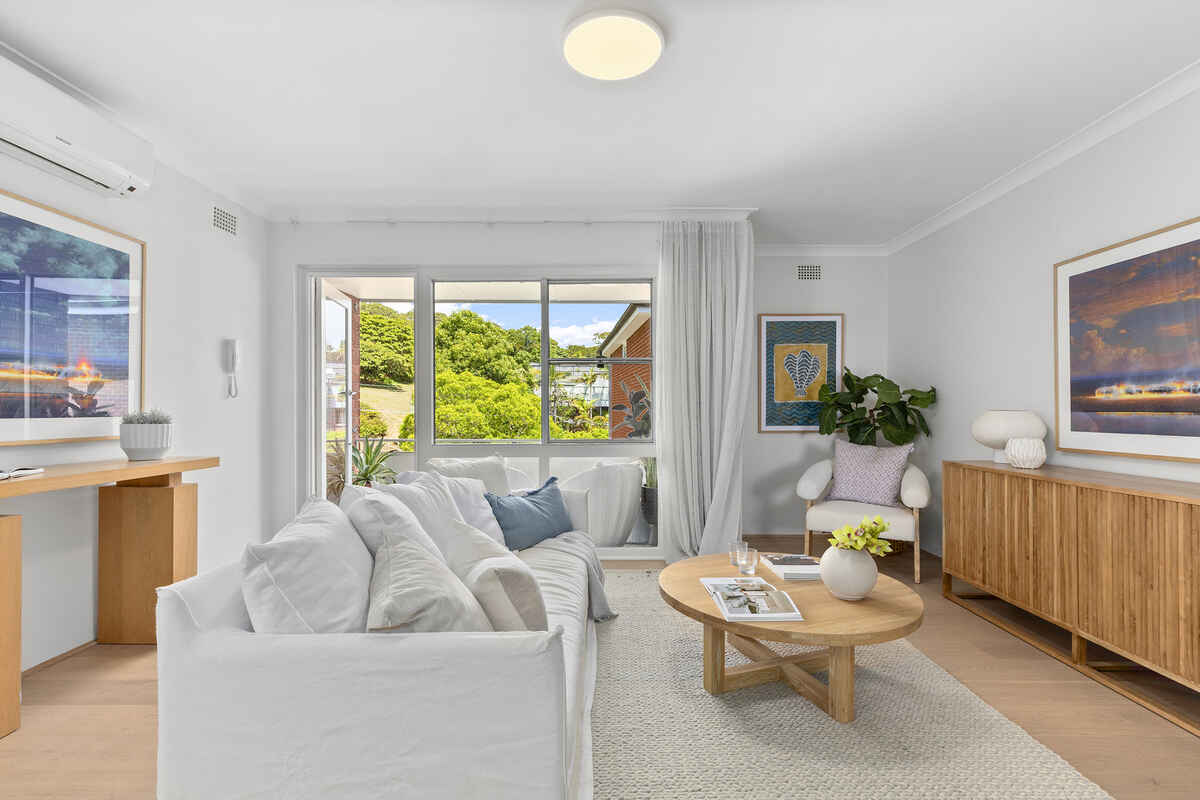 9/4 Carr Street Coogee