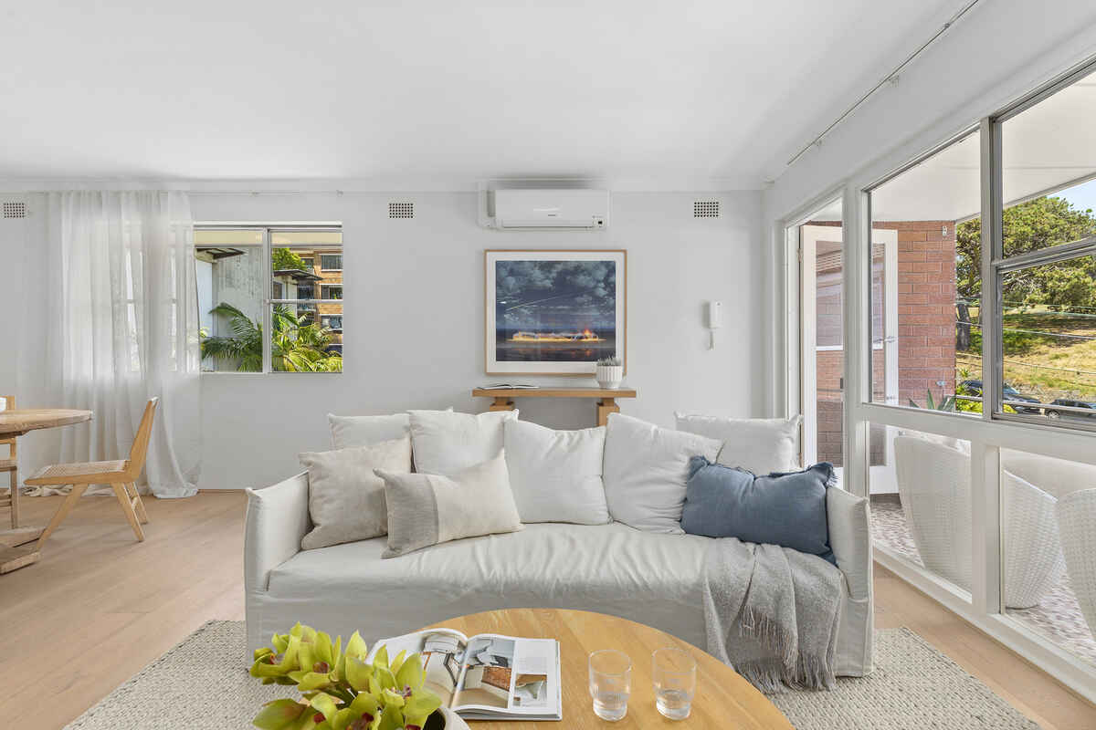 9/4 Carr Street Coogee