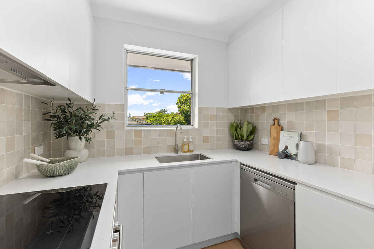 9/4 Carr Street Coogee