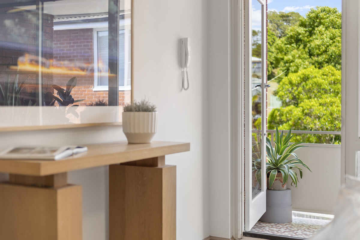 9/4 Carr Street Coogee