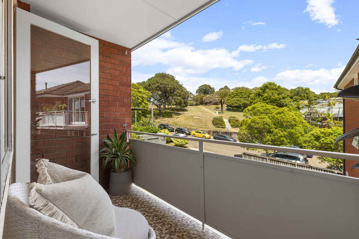 9/4 Carr Street Coogee