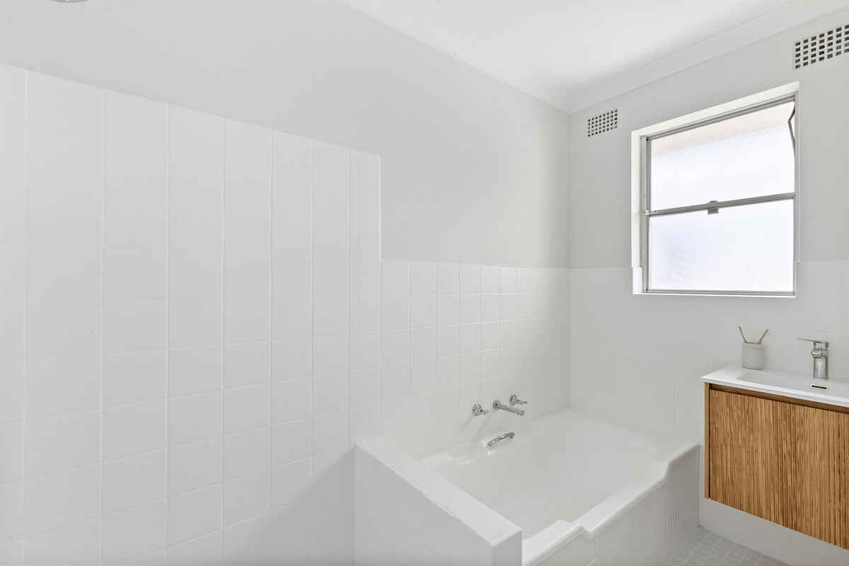 9/4 Carr Street Coogee