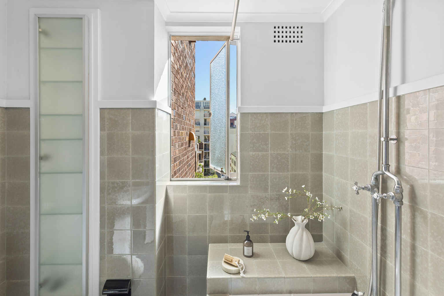 63/8 Birtley Place Elizabeth Bay 63/8 Birtley Place Elizabeth Bay