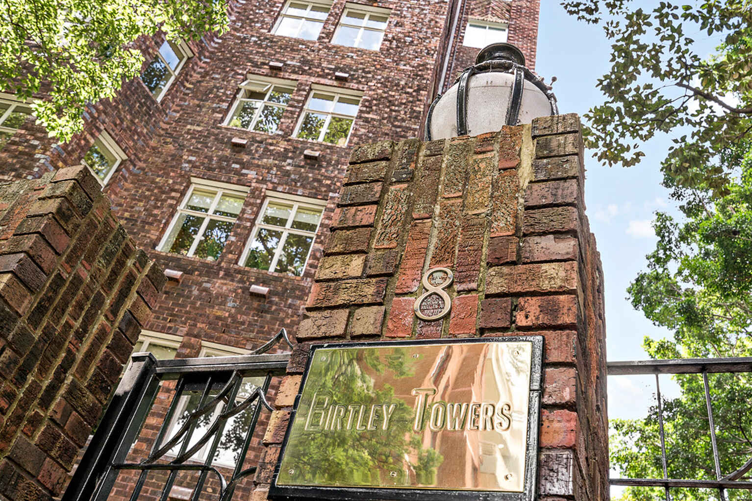 43/8 Birtley Place Elizabeth Bay