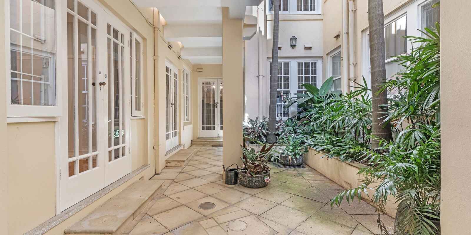1/2 Elizabeth Bay Crescent Elizabeth Bay
