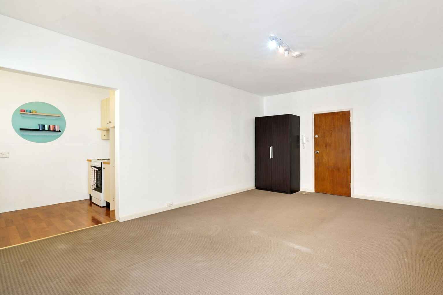 9/3 Barncleuth Square Potts Point